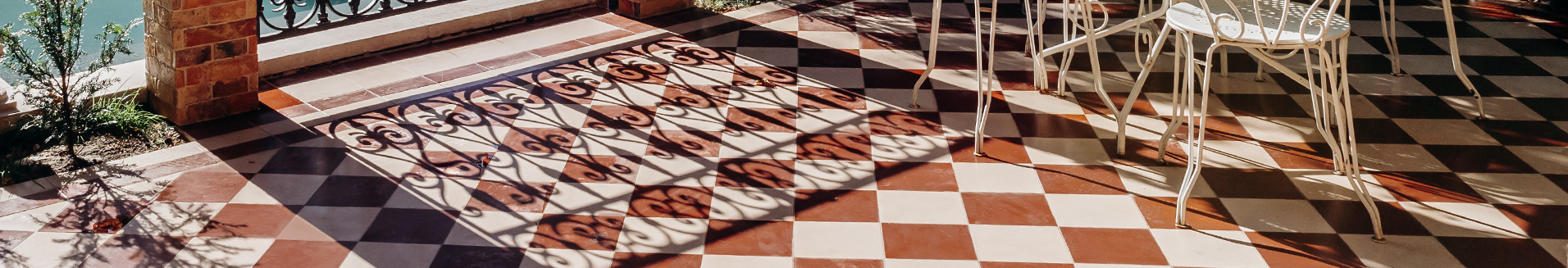 7-Red and white grid floor of a terrace 